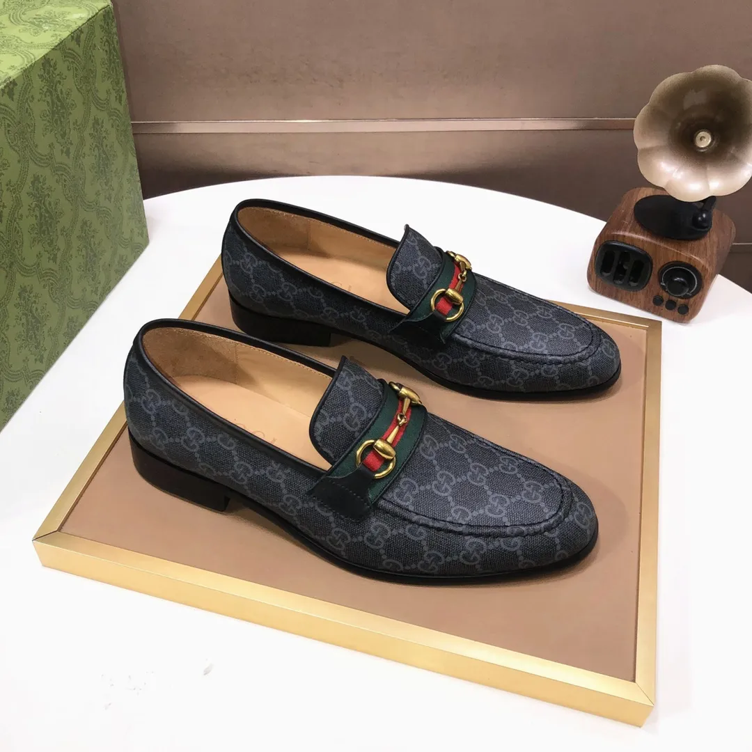 Men's shoes💰500💰Italy's top luxury men's shoe giant (GUCCI) (Gucci) (full cowhide lining) new arrival🍃Original European style🔰 Pleasant to the eye😍In order to make the shoes more durable and non-deformable🌀The production continues to follow traditional methods but there is still no lack of innovation💪Choose original sheepskin for the leather♻️ Smooth and natural And extra bright ⭐Made of imported cowhide, the first choice of rich people 38-45 (45 customized)